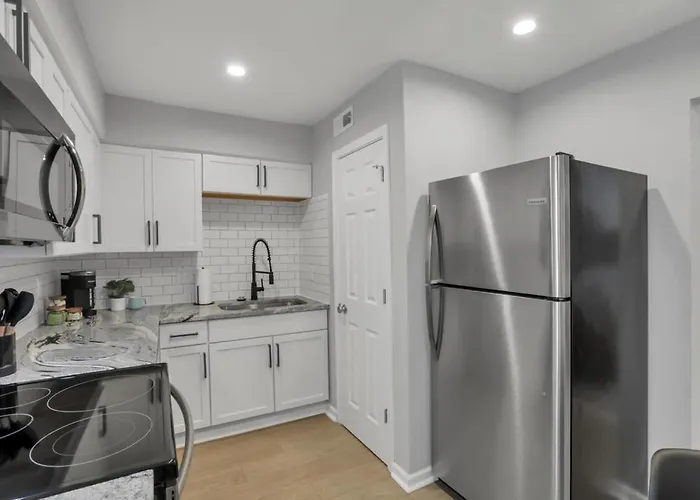 The Schumacher Townhouse - 2 Br *