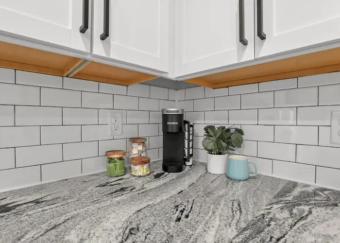 The Schumacher Townhouse - 2 Br *